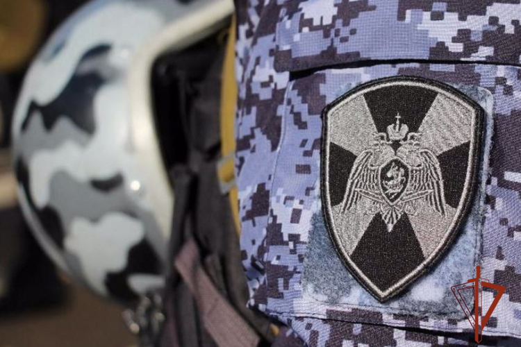 Росгвардейцы задержали дебошира, повредившего окно в здании автовокзала (ФОТО)