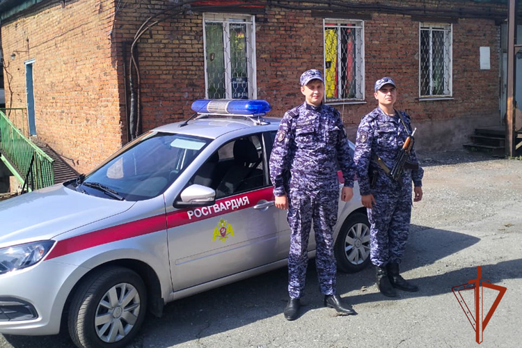 Кузбасские росгвардейцы задержали злоумышленника, проникшего на территорию охраняемого предприятия (ФОТО)