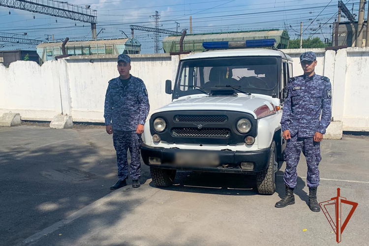 Топкинские росгвардейцы помогли вернуть матери пропавшую семилетнюю дочь