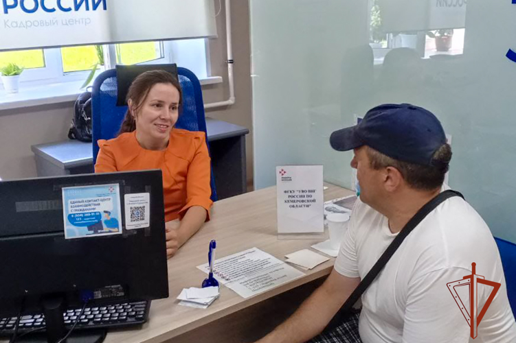 Росгвардейцы продолжают знакомить кузбассовцев с преимуществами службы в войсках правопорядка 