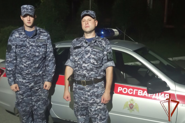 Росгвардейцы разыскали предполагаемого грабителя сотового телефона у горожанина