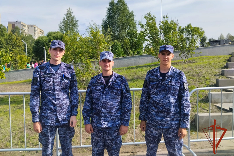 Росгвардия обеспечила безопасность более 20 тысяч кузбассовцев во время масштабных праздничных мероприятий 