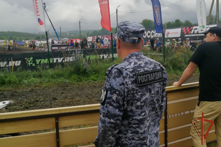 Росгвардия обеспечила правопорядок на этапе Чемпионата России по мотокроссу в Кузбассе 