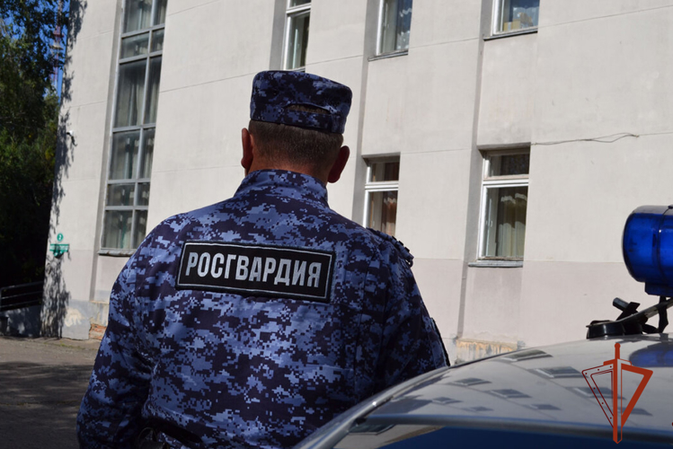 Росгвардейцы задержали похитительницу спортивной одежды