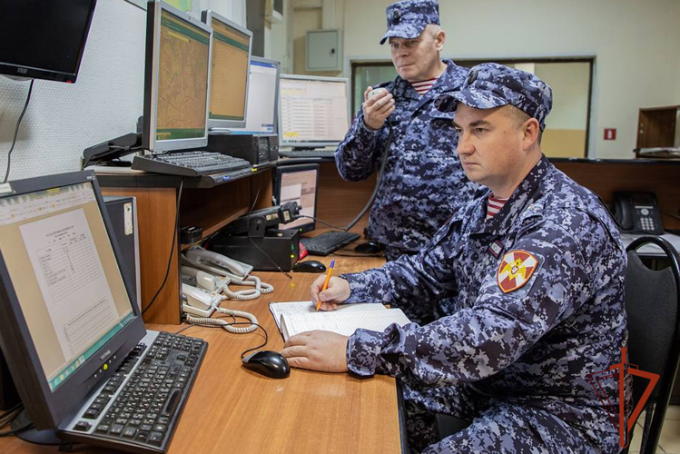 Росгвардейцы защитили медиков от опасного пациента