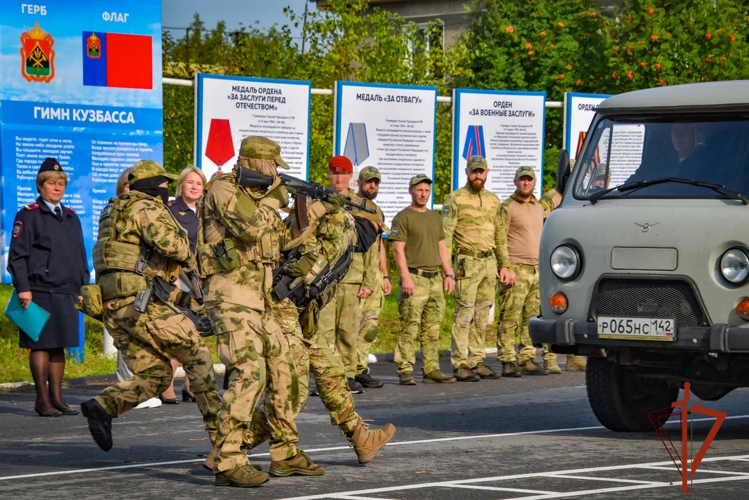 Росгвардейцы провели открытие военно-патриотической смены в центре «Авангард» 