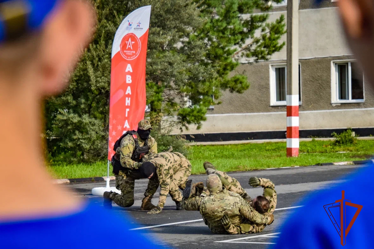 Росгвардейцы провели открытие военно-патриотической смены в центре «Авангард» 