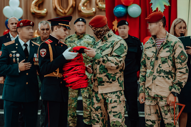 Кузбасские росгвардейцы приняли участие в торжественных линейках ко Дню знаний