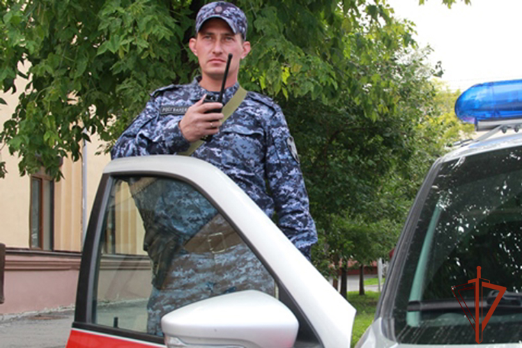 Росгвардейцы разыскали виновницу, которая расплатилась «дублями» в торговой точки