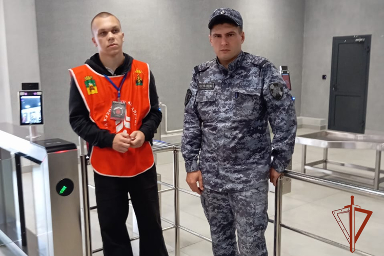 Росгвардейцы обеспечили безопасность хоккейных матчей в Кемерове и Новокузнецке 