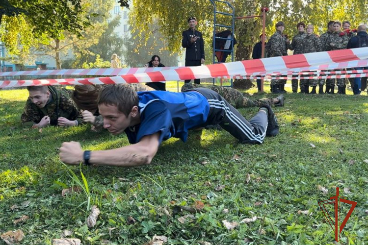 Росгвардия поддержала юнармейцев на первенстве по военно-прикладным видам спорта в Кемерове
