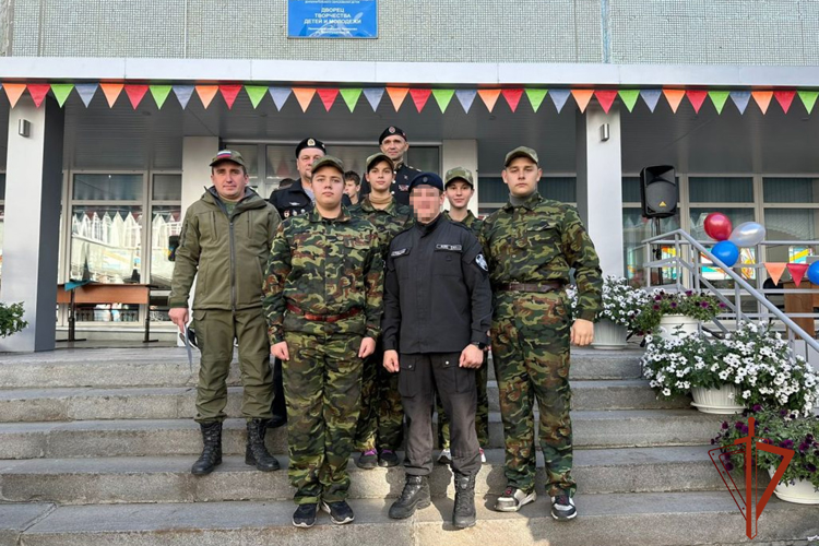 Росгвардия поддержала юнармейцев на первенстве по военно-прикладным видам спорта в Кемерове