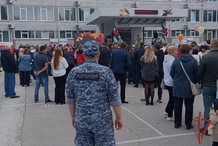 Росгвардия обеспечила безопасность на Дне знаний в Кузбассе