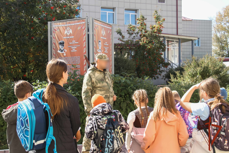 Росгвардейцы провели уникальную экскурсию для школьников