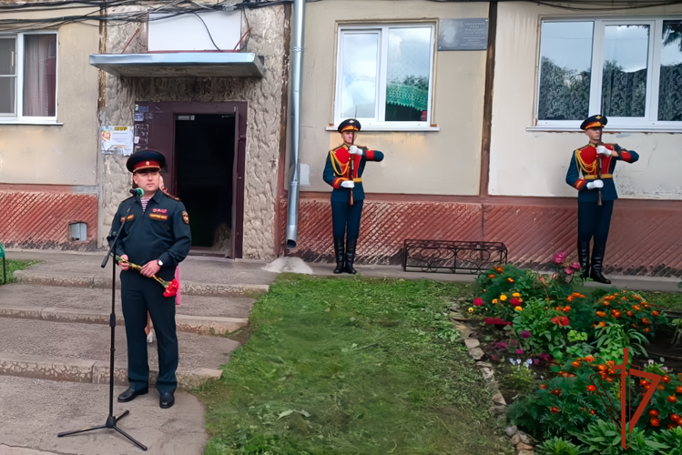 В Кузбассе увековечена память героя войск правопорядка