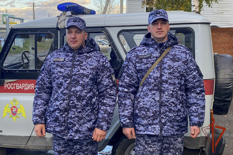 В Кузбассе сотрудники Росгвардии вернули пропавшую 5-летнюю девочку домой
