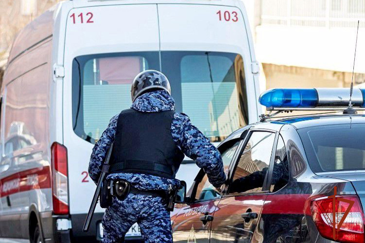 Росгвардейцы защитили медицинских работников от агрессивного горожанина