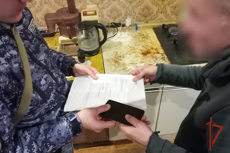 Росгвардейцы помогли вернуть кузбассовцу утерянный сотовый телефон (ФОТО)