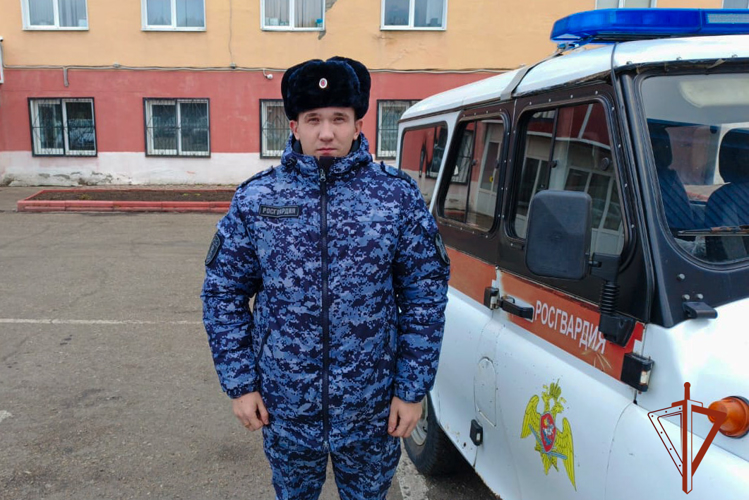 Бдительный росгвардеец задержал похитителя с городского кладбища 