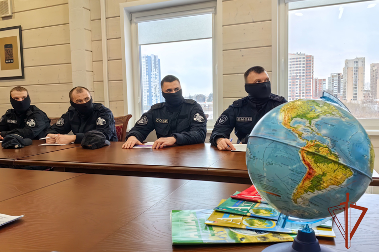 В Кузбассе росгвардейцы присоединились к международному «Географическому диктанту»