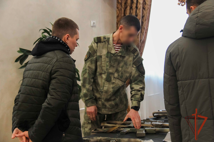 Хоккейный клуб «Кузбасс» встретился с легендарным спецназом Росгвардии в Кемерове