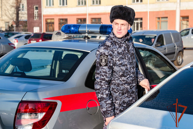 Юргинские росгвардейцы задержали дебоширку, устроившую погром в баре