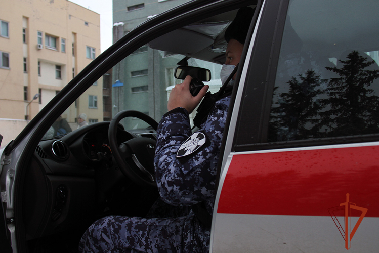 Росгвардейцы пресекли противоправные действия горожанки из-за очереди в больнице