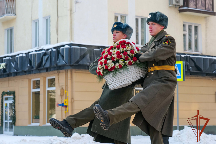 Кузбасские росгвардейцы почтили память павших защитников Отечества 