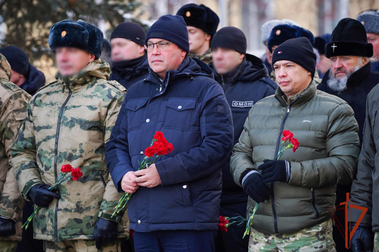 Кузбасские росгвардейцы почтили память павших защитников Отечества 