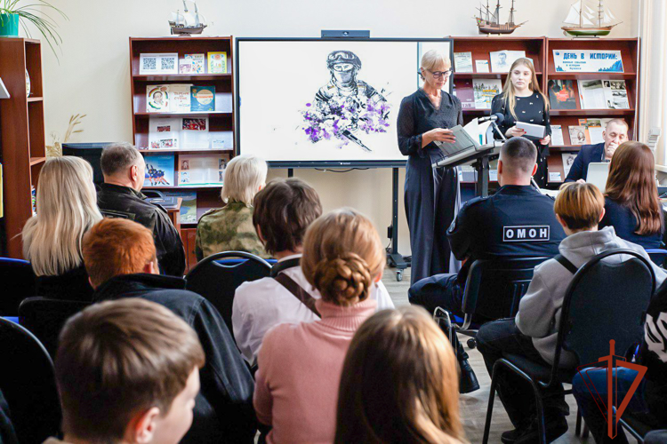 Кузбасским росгвардейцам презентовали книгу об участниках СВО 