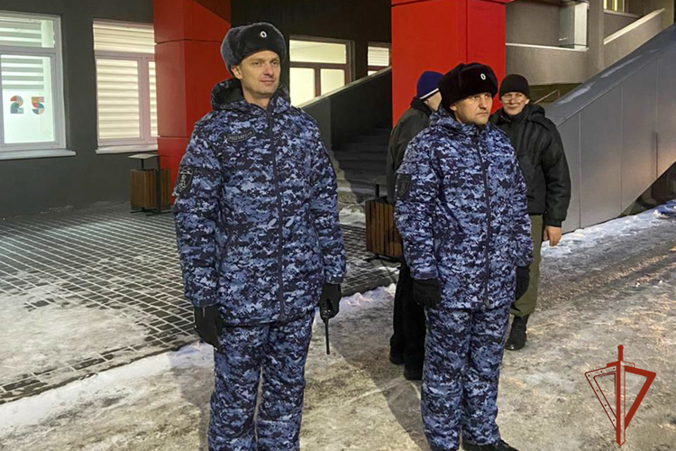 Росгвардейцы обеспечили безопасность на матче МХЛ в Новокузнецке 