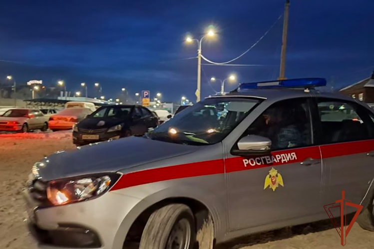 Росгвардейцы задержали мужчину, разбившего окна экс-супруги чужим самокатом (ФОТО)