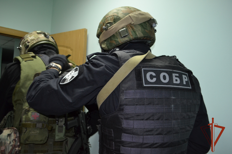 При участии спецназа Росгвардии пресечена деятельность интернет-магазина по продаже наркотиков в Кузбассе