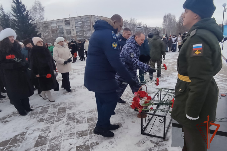 Кузбасские росгвардейцы почтили память жителей блокадного Ленинграда
