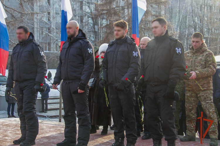 Начальник Управления Росгвардии по Кемеровской области – Кузбассу возложил цветы к мемориалу воинов-интернационалистов