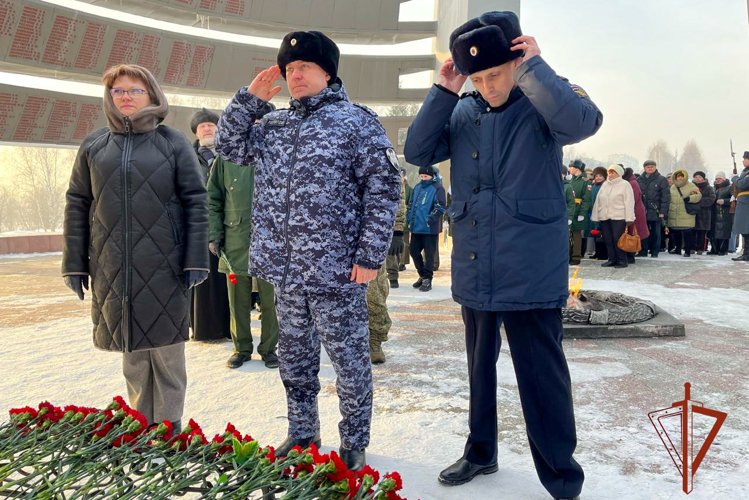 В Кузбассе росгвардейцы почтили память павших защитников Отечества