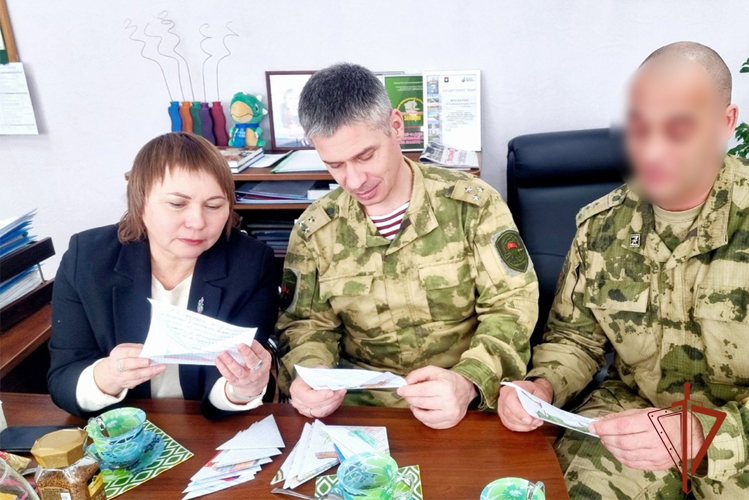В преддверии Дня защитника Отечества школьники поддержали бойцов спецназа Росгвардии 