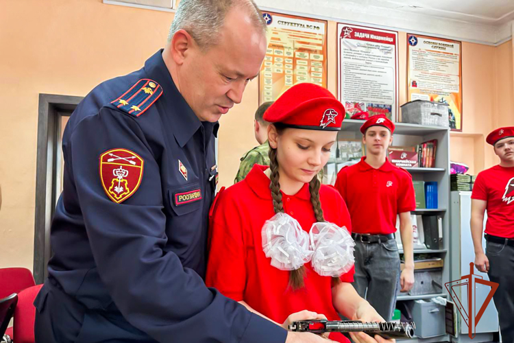 Росгвардейцы провели урок мужества юным жителям Кузбасса