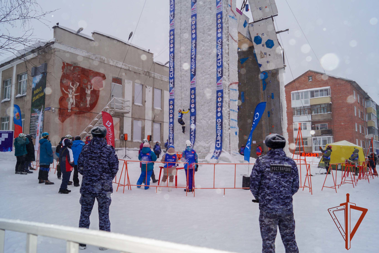 Росгвардия обеспечила безопасность чемпионата по киокусинкай и Кубка России по альпинизму в Кузбассе