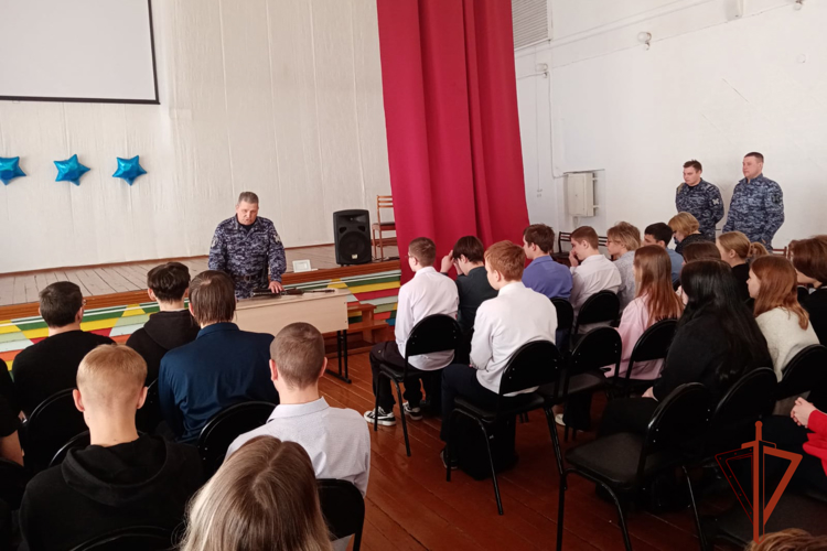 Росгвардейцы познакомили школьников с профессией защитника правопорядка 