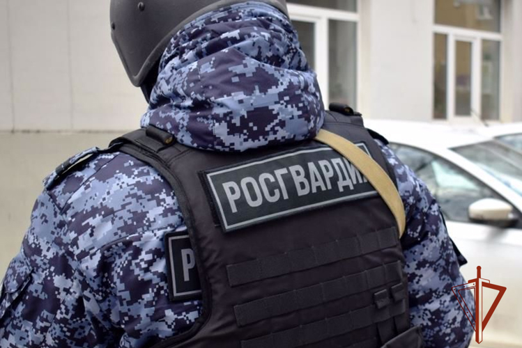 Росгвардейцы задержали молодого человека за попытку проноса неоплаченного товара из супермаркета 