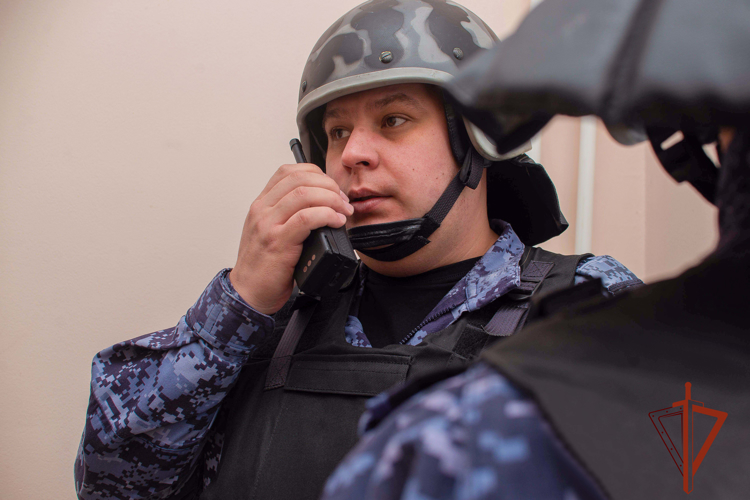 Росгвардейцы задержали предполагаемого виновника в повреждении двери квартиры пенсионерки (ФОТО)