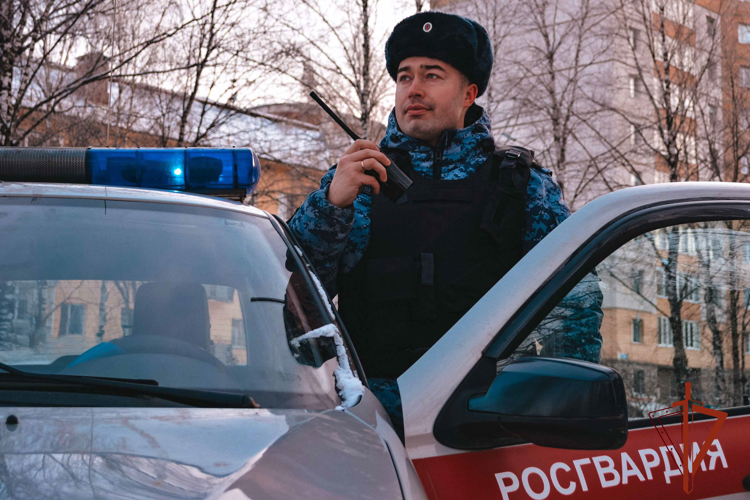 Росгвардейцы задержали мужчину, который может быть причастен к нанесению побоев новокузнечанке