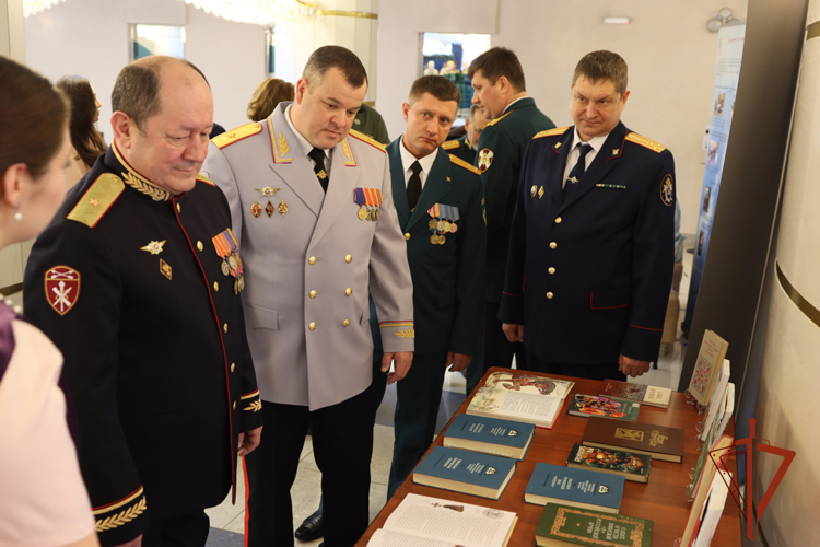 В Кузбассе состоялся первый Всекузбасский бал защитников, посвящённый Дню Росгвардии 