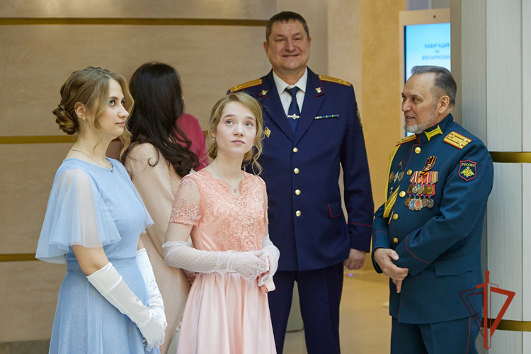 В Кузбассе состоялся первый Всекузбасский бал защитников, посвящённый Дню Росгвардии 