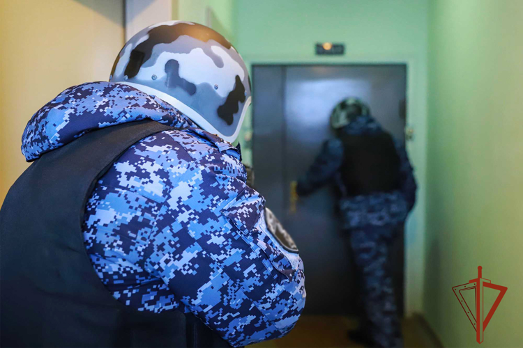 Росгвардейцы помогли горожанке защититься от агрессивного сожителя
