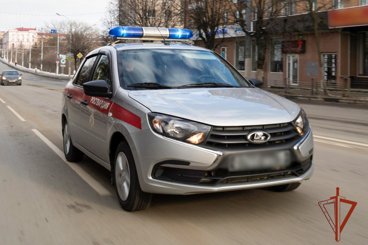 Росгвардейцы задержали горожанина, попытавшегося сэкономить более 30 тысяч рублей на силовом кабеле торговой точки 