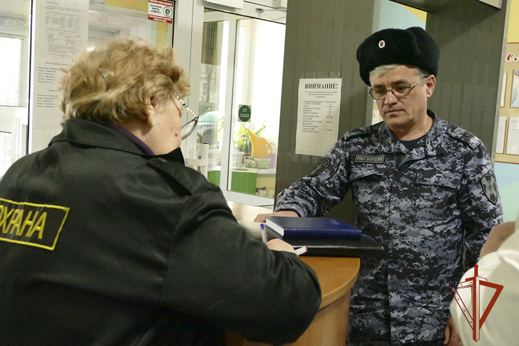 Росгвардия провела внеплановые инструктажи по безопасности в кемеровских образовательных учреждениях 