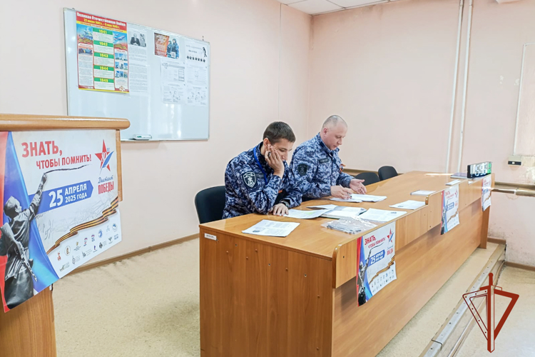 В Кузбассе Росгвардия поддержала общероссийскую акцию «Диктант Победы» 