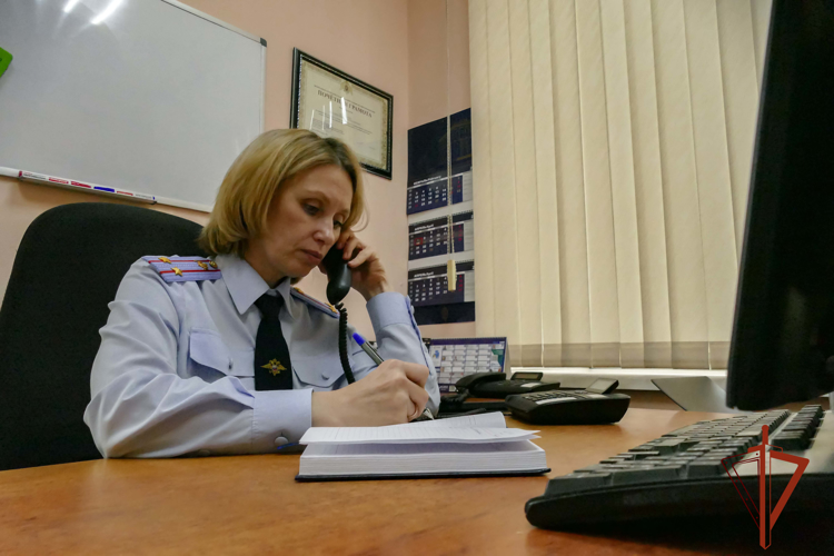 Жители Кузбасса получили ответы на вопросы о службе в Росгвардии в ходе прямой телефонной линии 
